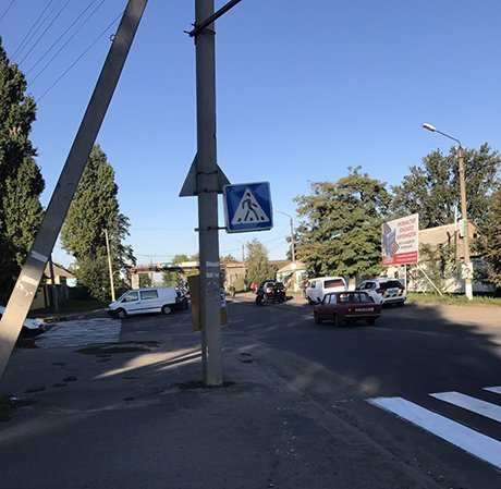 У Вознесенську сталася аварія: водій легкового автомобілю в..., фото-1 У Вознесенську сталася аварія: водій легкового автомобілю в'їхав у мікроавтобус, фото-1