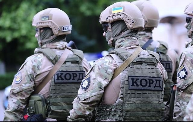 Возле кафе «Винтаж» была проведена операция спецназовцами КОРД Возле кафе «Винтаж» была проведена операция спецназовцами КОРД