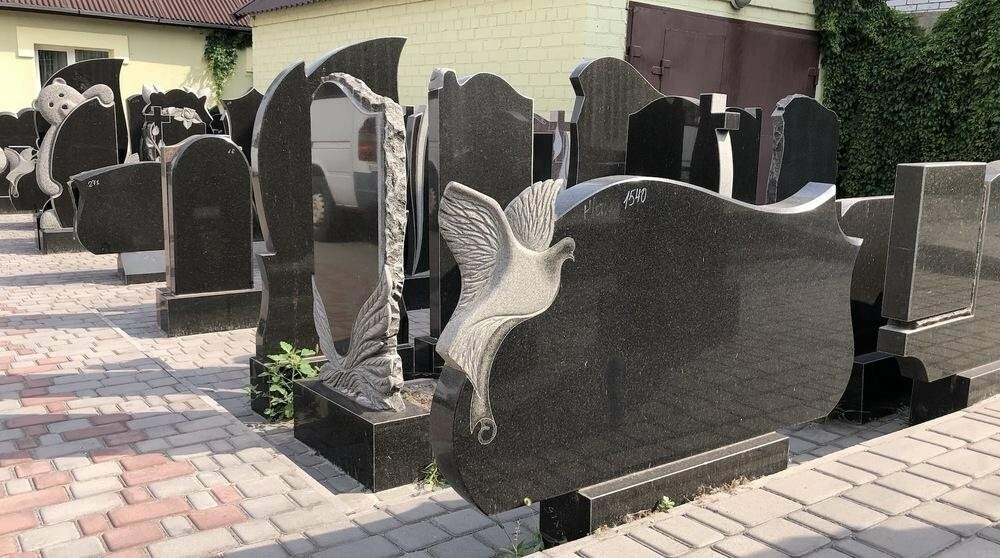 Як вибрати пам'ятник на могилу: поради експертів